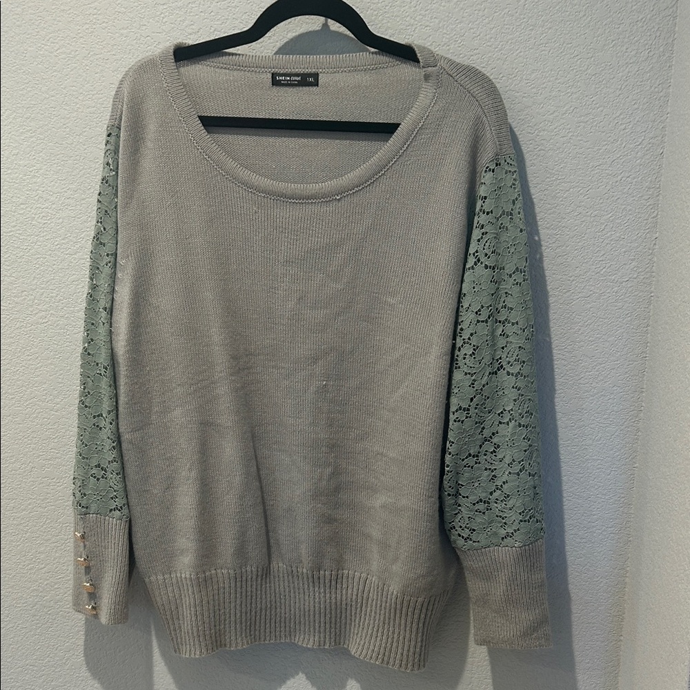 Cable & Gauge Gray Sweater with Green Lace Sleeves